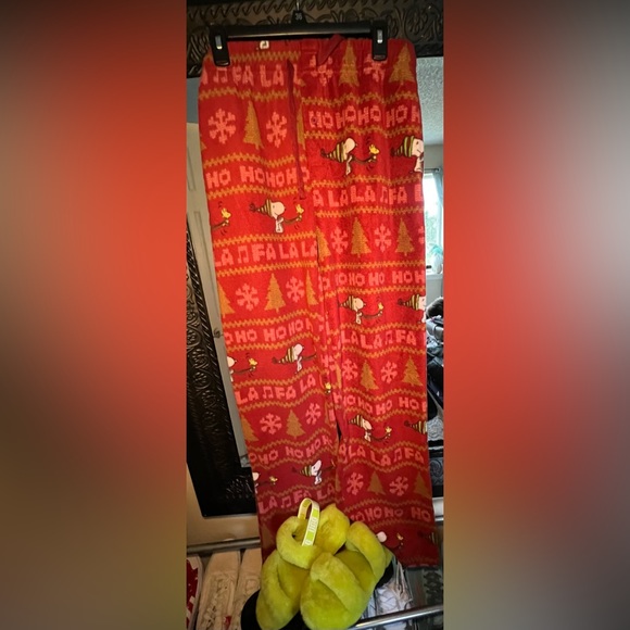 UGG slideons fuzzy neon green/yellow New Women 6/7.5 & free peanuts pj pants L - Picture 4 of 11